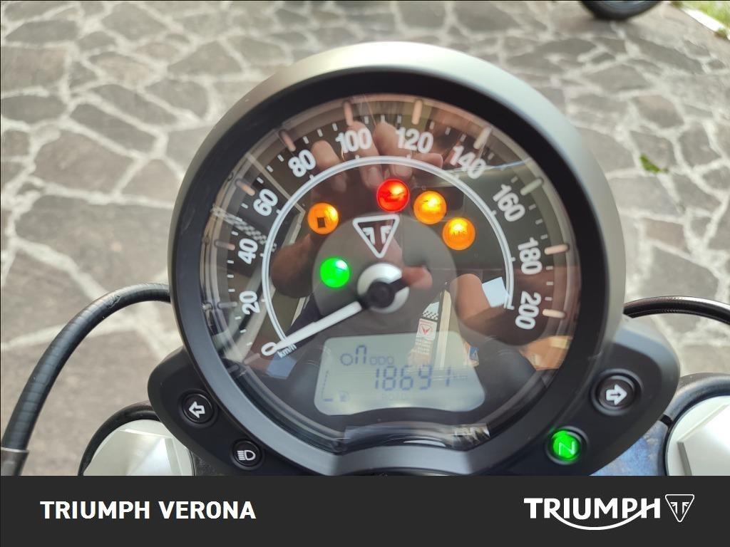 TRIUMPH Bonneville 1200 Bobber Black