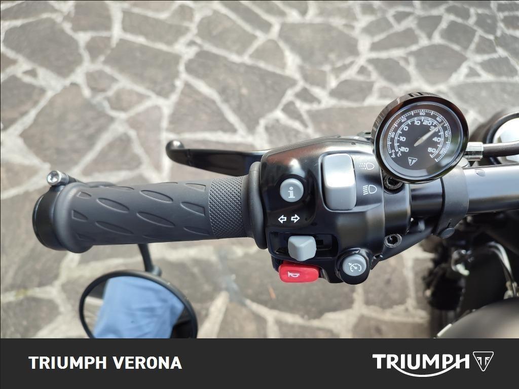 TRIUMPH Bonneville 1200 Bobber Black