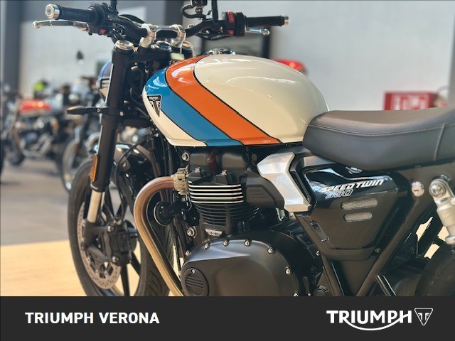 TRIUMPH Speed Twin 900 Pure White/Blue/Orange Abs