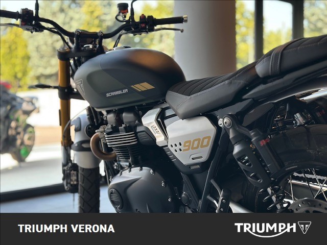 TRIUMPH Scrambler 900 Matt Khaki Green / Matt Phantom Black Abs